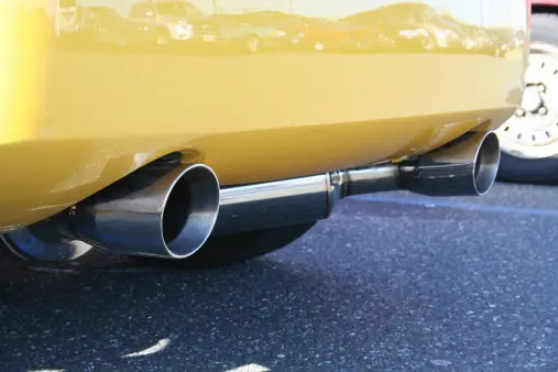 Can you put water in your exhaust pipe?